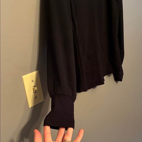 RW&CO. Elegant Black Blouse - Picture 4 of 12
